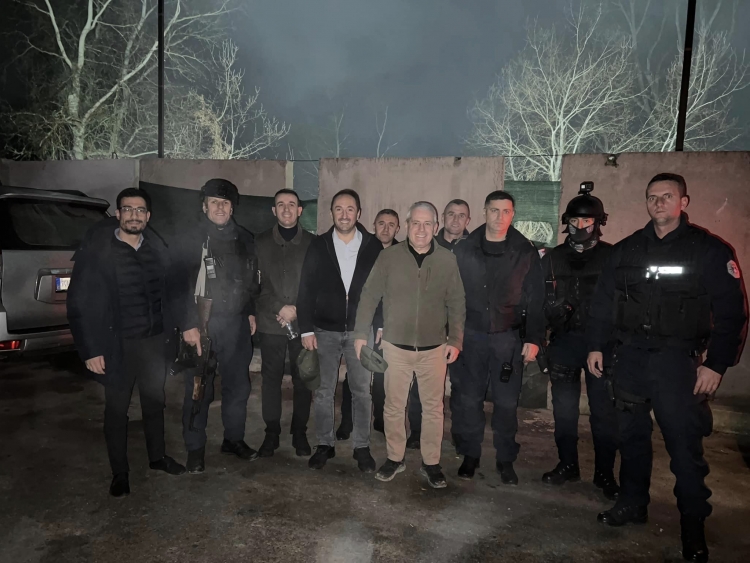 kosovski-ministri-novu-godinu-docekali-na-policijskom-punktu-na-severu-kosova